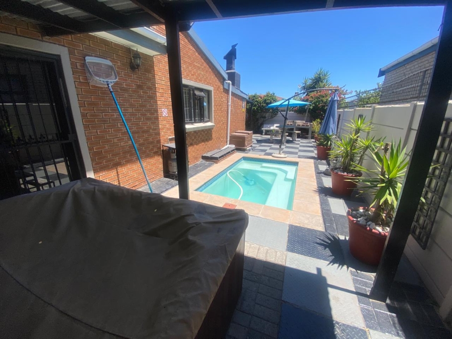 3 Bedroom Property for Sale in Soneike Western Cape